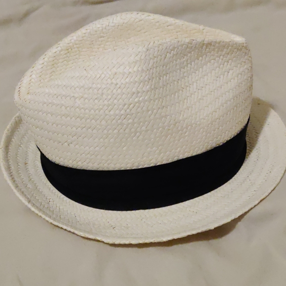 Fedora - Picture 2 of 3